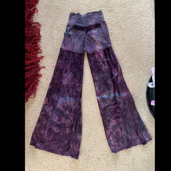 Mystic Minx flows - Picture 4 of 9